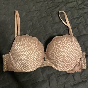 Victoria’s Secret bombshell bra